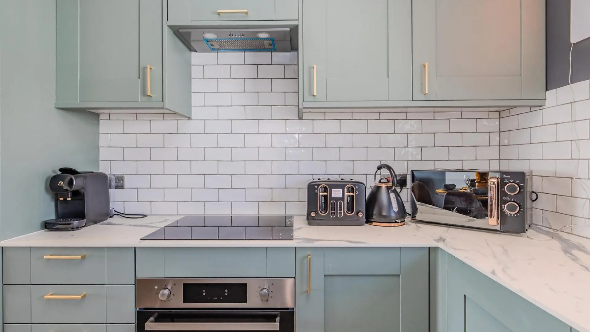Coastal 3 Bedroom Sanctuary Near Brighton Beach 0*,  United Kingdom