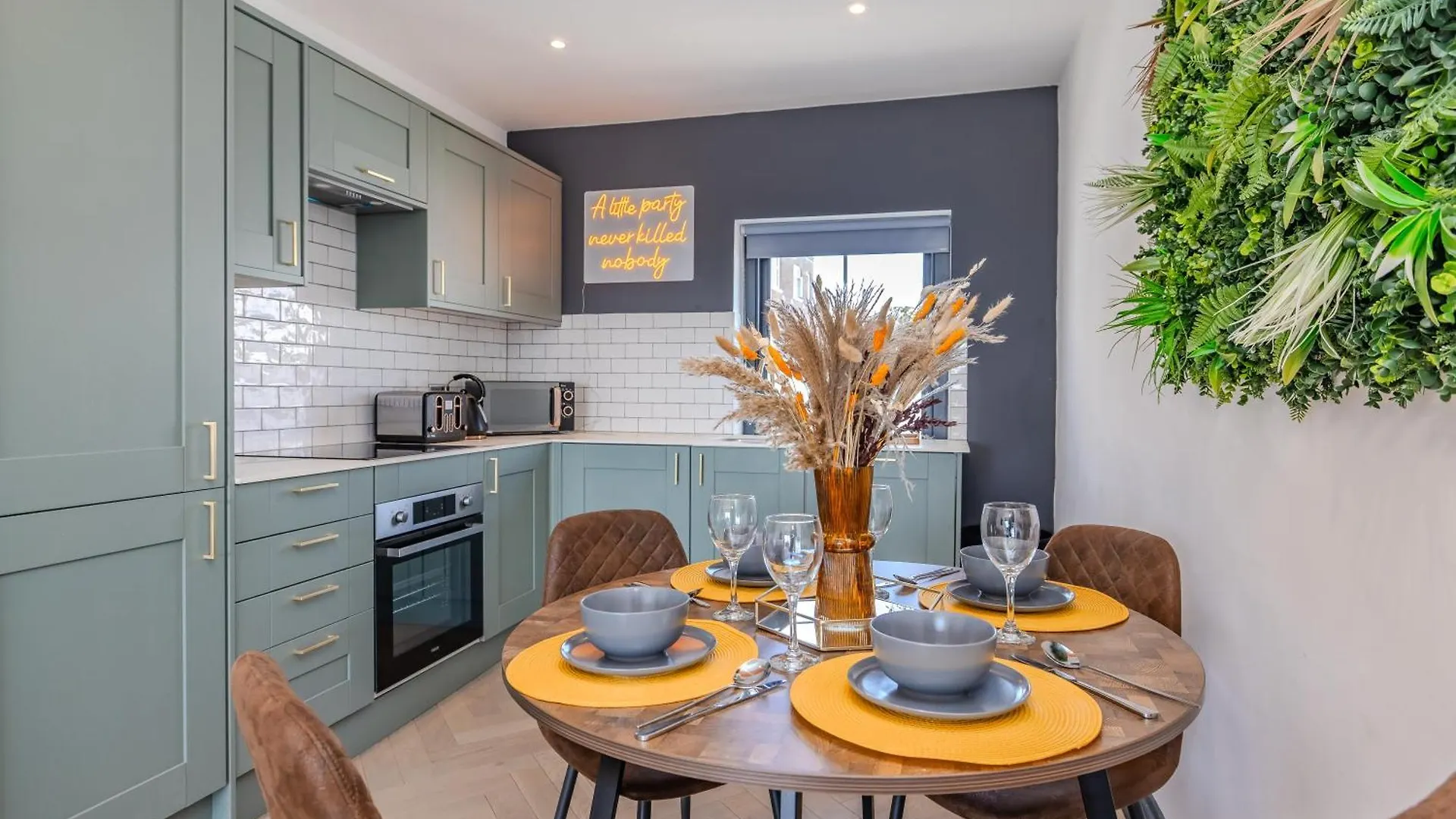 Coastal 3 Bedroom Sanctuary Near Brighton Beach contacts