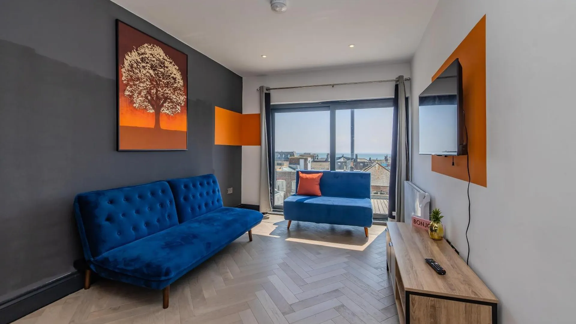 Coastal 3 Bedroom Sanctuary Near Brighton Beach 0*,  United Kingdom
